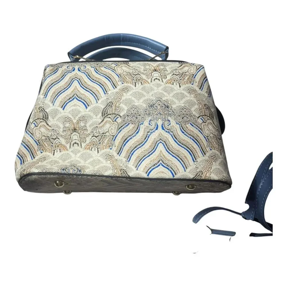 NWOT Blue & Cream Square Tote‎ w/ Strap